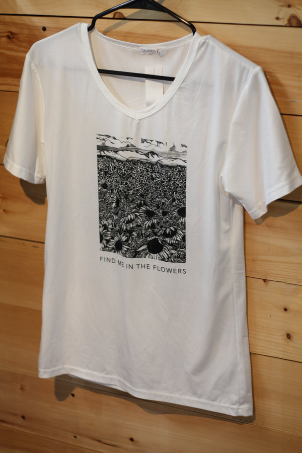 Find me in the flowers Women's T-Shirt
